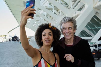 Peter-Capaldi-and-Pearl-Mackie_S10_Valencia