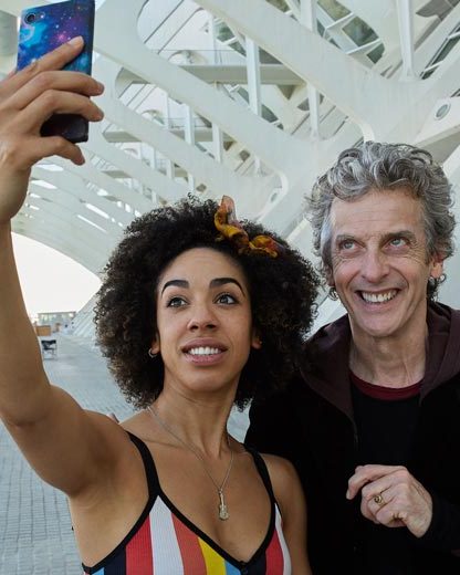 Peter-Capaldi-and-Pearl-Mackie_S10_Valencia