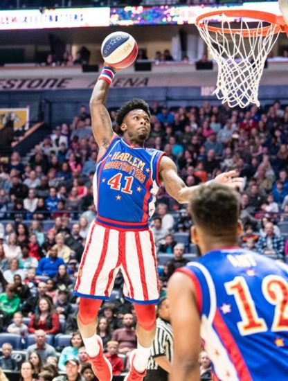 Harlem-globetrotters-Nice-dunk-shot