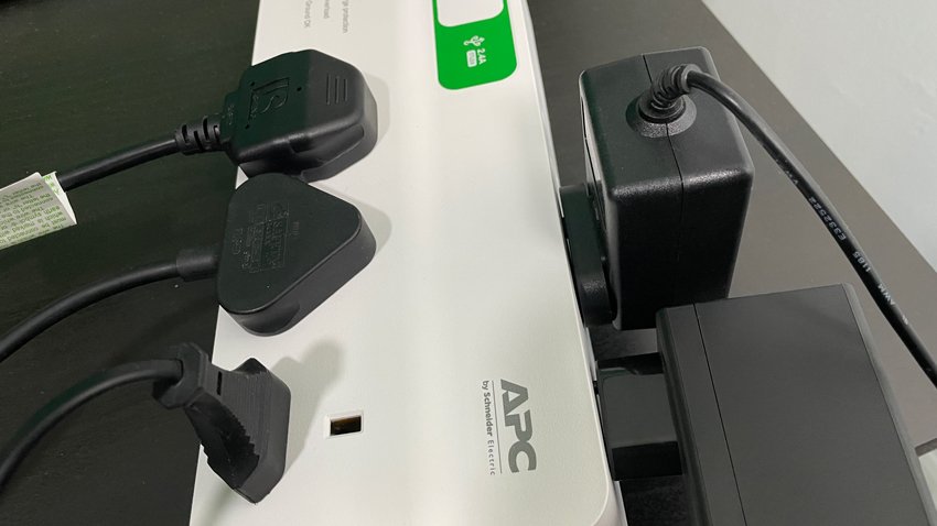APC-SurgeArrest-PM6-Power-Strip-adapters