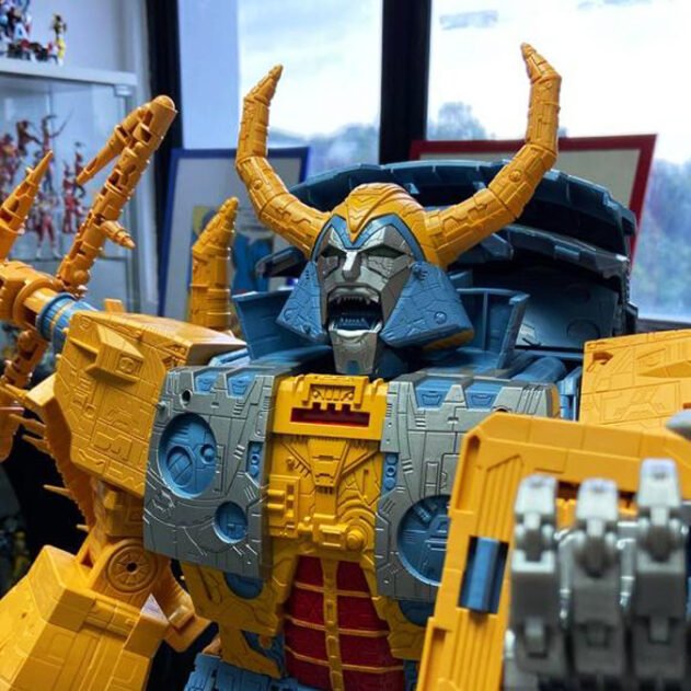Hasbro-Pulse-Transformers-War-For-Cybertron-Unicron-feature