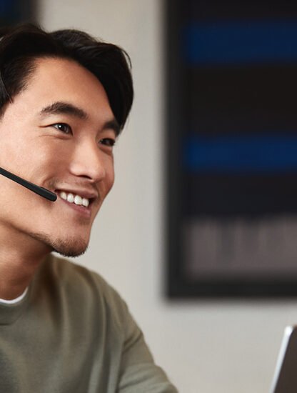 Jabra-Evolve2-30-MS-Black-Home-Male