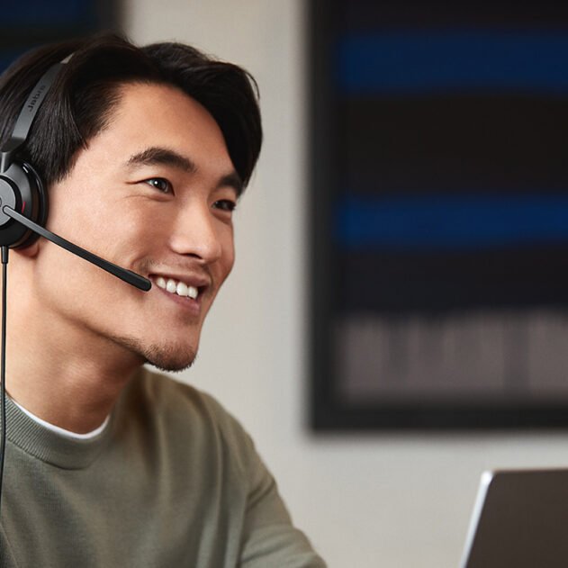 Jabra-Evolve2-30-MS-Black-Home-Male