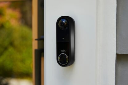 Essential_Video_Doorbell_Wire-Free_AVD2001_Lifestyle_Front-Door_Close-Up