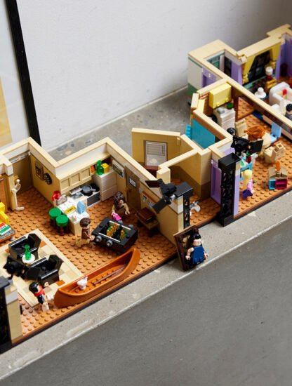 LEGO-Unveils-FRIENDS-Apartments-Set-feature