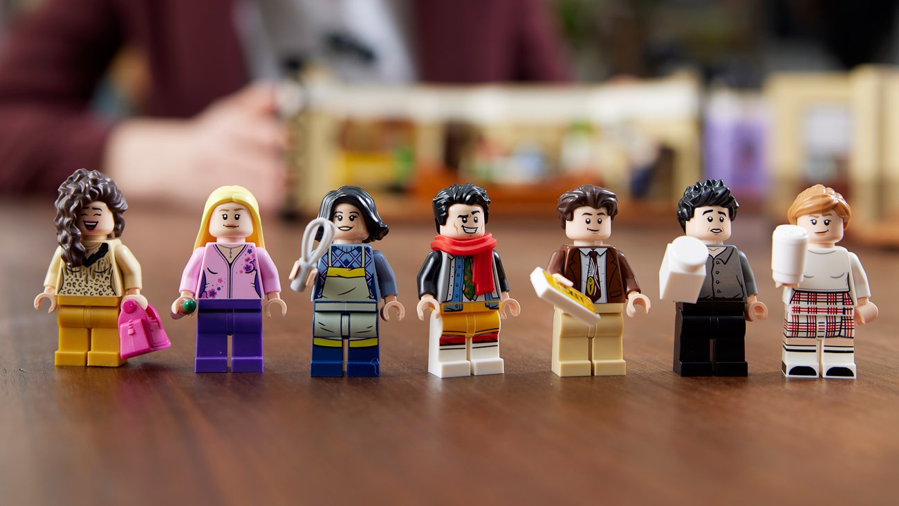 LEGO-Unveils-FRIENDS-Apartments-Set-minifigures