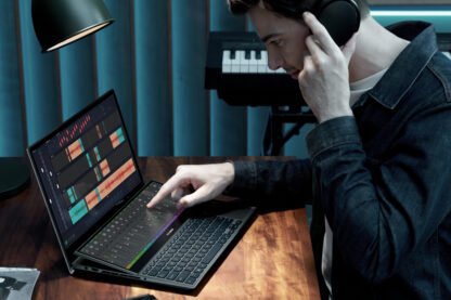 ZenBook-Pro-Duo-15-OLED_UX582_Scenario-photo_05
