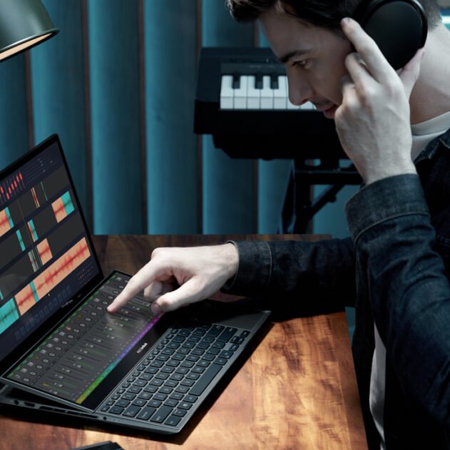 ZenBook-Pro-Duo-15-OLED_UX582_Scenario-photo_05