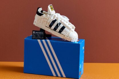 10282_LEGO-adidas-Originals-Superstar_Lifestyle_21
