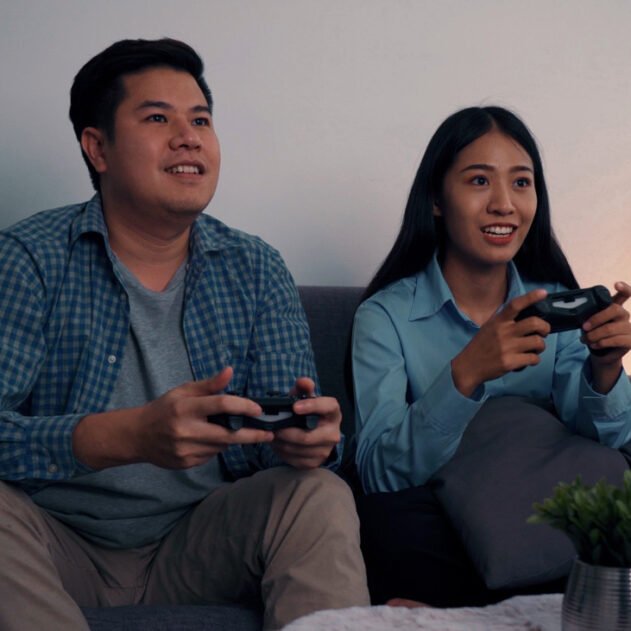 asian-couples-are-having-fun-playing-games-tinder