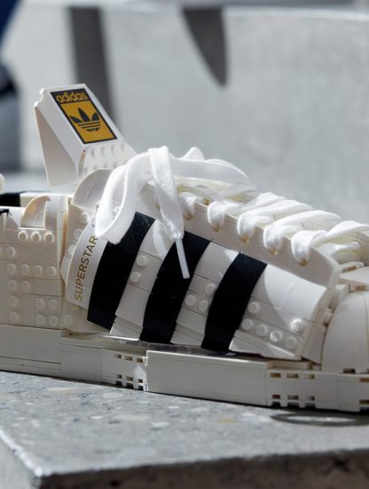 10282_LEGO-adidas-Originals-Superstar_Lifestyle
