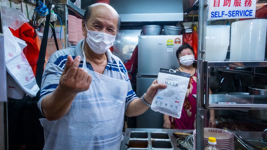 Donation-of-AIRism-masks-to-local-hawkers
