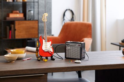 LEGO-Ideas-Fender-Stratocaster-21329_Lifestyle_02