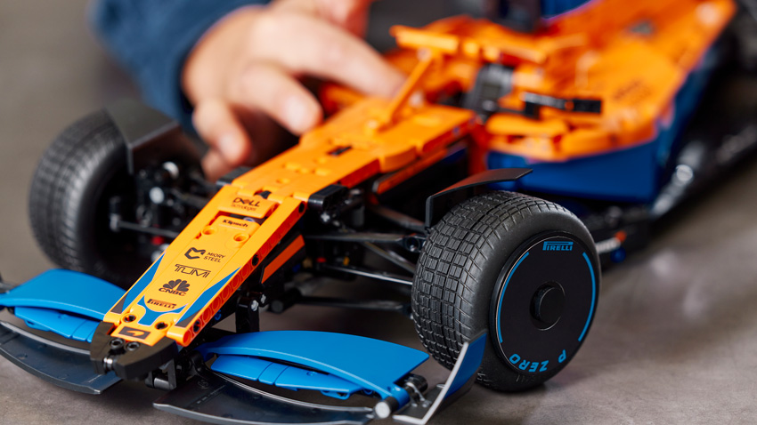 _LEGO-Technic-McLaren-Formula-1-Race-Car-11