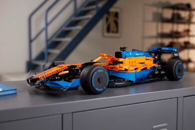 LEGO-Technic-McLaren-Formula-1-Race-Car-17
