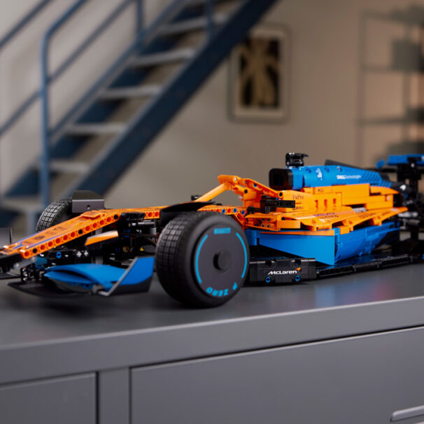 LEGO-Technic-McLaren-Formula-1-Race-Car-17