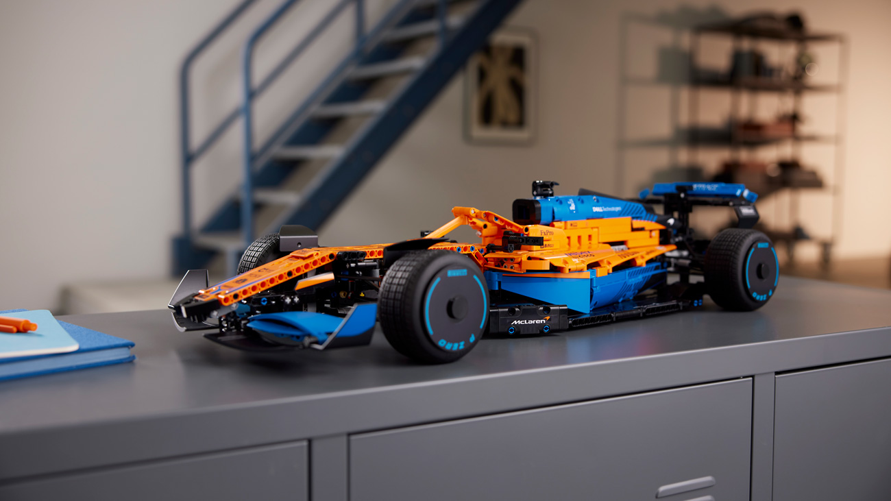 LEGO-Technic-McLaren-Formula-1-Race-Car-17