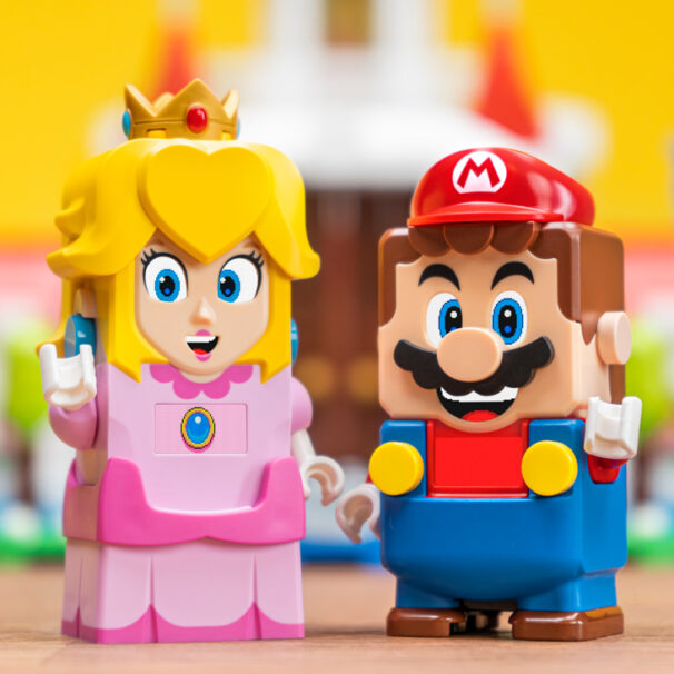 LEGO-peach-Super-Mario---5