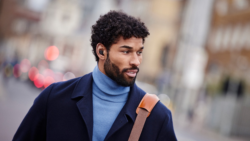 Jabra-Evolve2-Buds-male-street-walking-Large-RGB