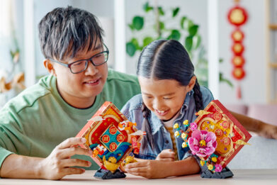 80110-LEGO-Lunar-New-Year-Display-(Lifestyle-2)