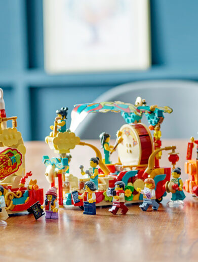 80111-LEGO-Lunar-New-Year-Parade-(Lifestyle-3)