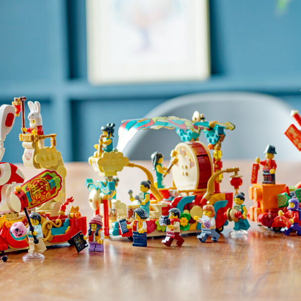 80111-LEGO-Lunar-New-Year-Parade-(Lifestyle-3)