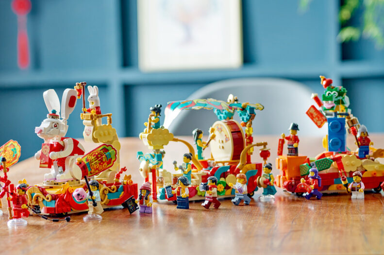 80111-LEGO-Lunar-New-Year-Parade-(Lifestyle-3)