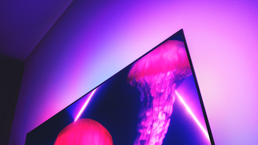 OLED807-OLED837-LIFESTYLE-03-RGB