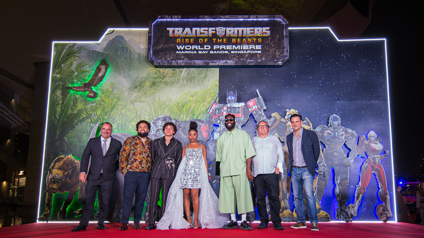 director,-producers-and-stars-with-Paul-Town-Credit-to-Marina-Bay-Sands