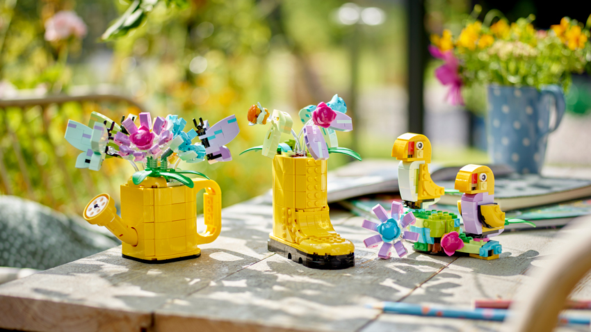 31149-LEGO-Creator-3-in-1-Flowers-in-Watering-Can---2