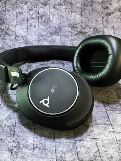 poly-voyager-surround-80-uc-feature