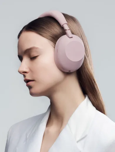 WH-1000XM6-Sand-Pink-Lifestyle