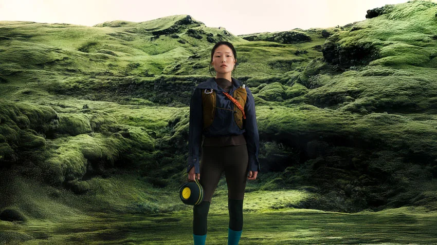 Devialet-Mania-Summer_Moss-Green_w-Cocoon_Landscape-(Lifestyle)