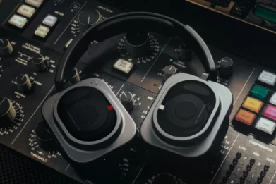 Headphone-(1)-Pro-x-Metropolis_campaign-(4)