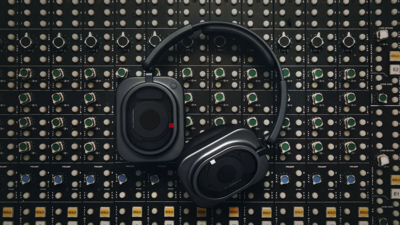 Headphone-(1)-Pro-x-Metropolis_campaign