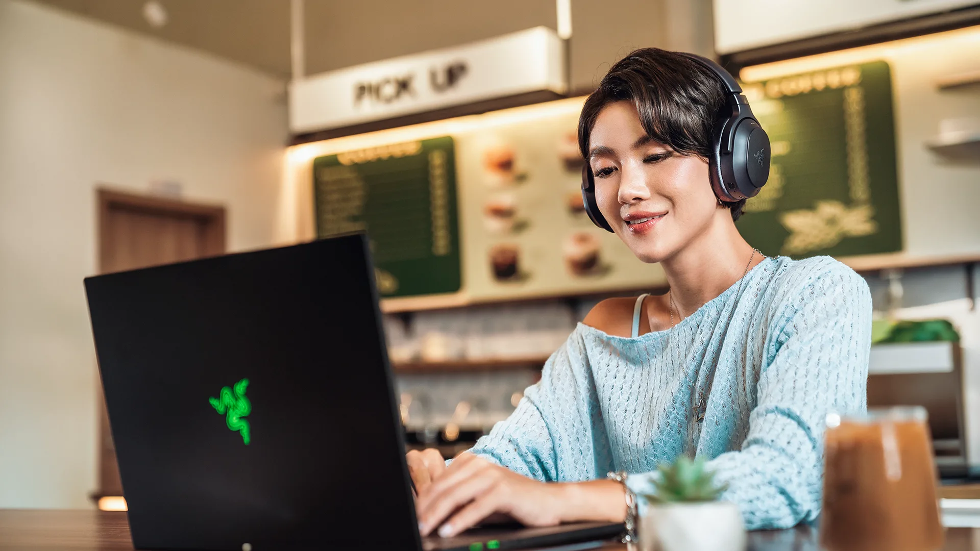 Razer Barracuda V2 Pro KV Pack Light. Play Long